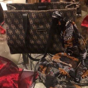 Dooney & Bourke Monogram Tote vintage 😍